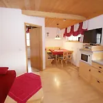 Haus Vierjahreszeiten בית הארחה בודנמאיס