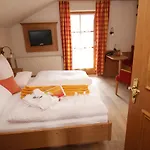 Haus Vierjahreszeiten בית הארחה בודנמאיס