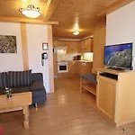 Haus Vierjahreszeiten בית הארחה 3*