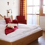 בית הארחה Haus Vierjahreszeiten