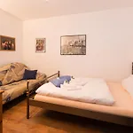 Haus Vierjahreszeiten בית הארחה 3*